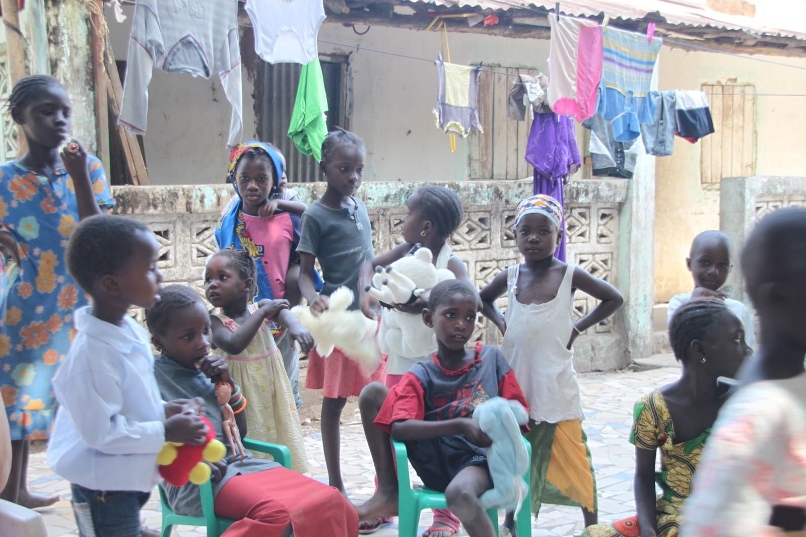 Uitdelen donaties 2011 - Foto 5