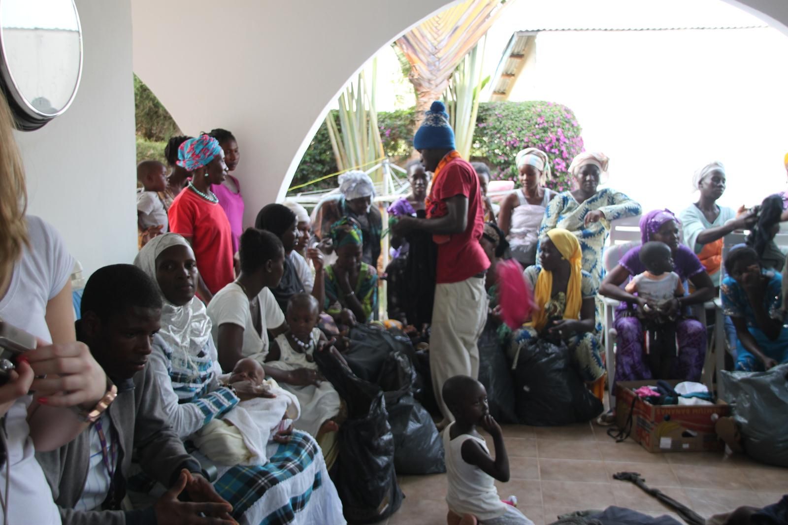 Uitdelen donaties 2011 - Foto 8