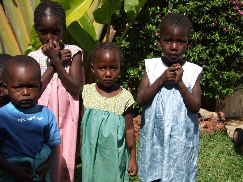 Kleding uitdelen 2012 - Foto 8