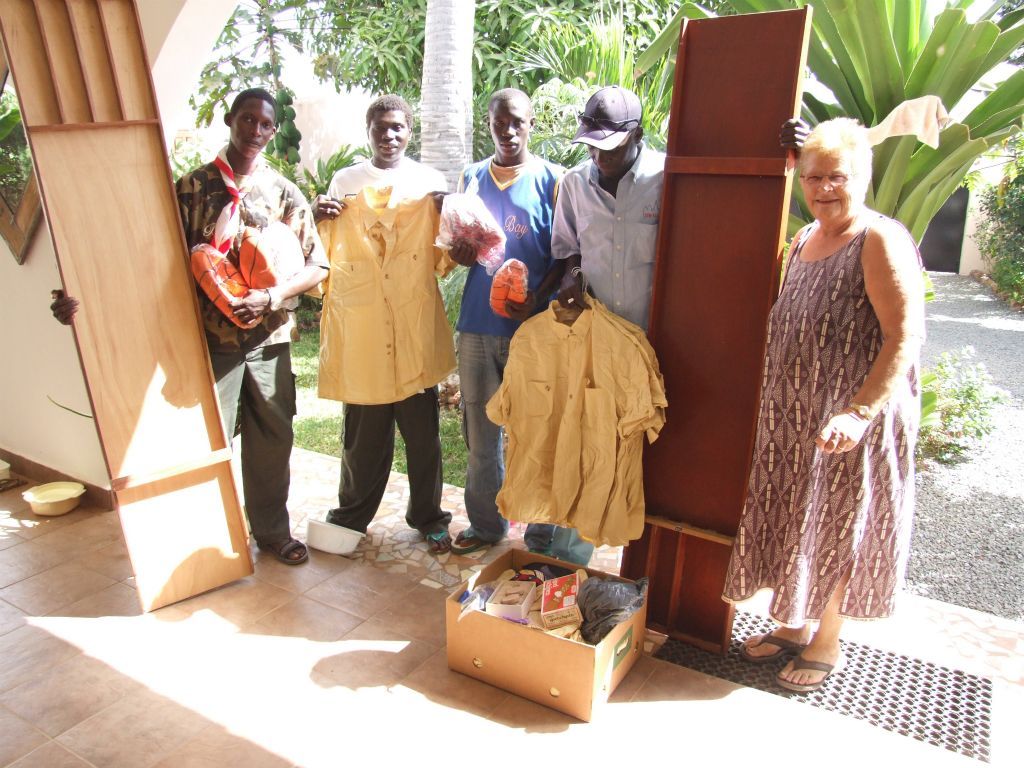 Kleding uitdelen 2012 - Foto 15