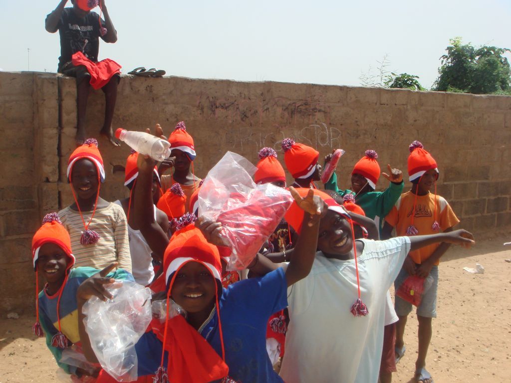 Kleding uitdelen 2012 - Foto 14