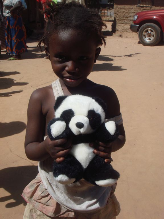 Kleding uitdelen 2012 - Foto 3