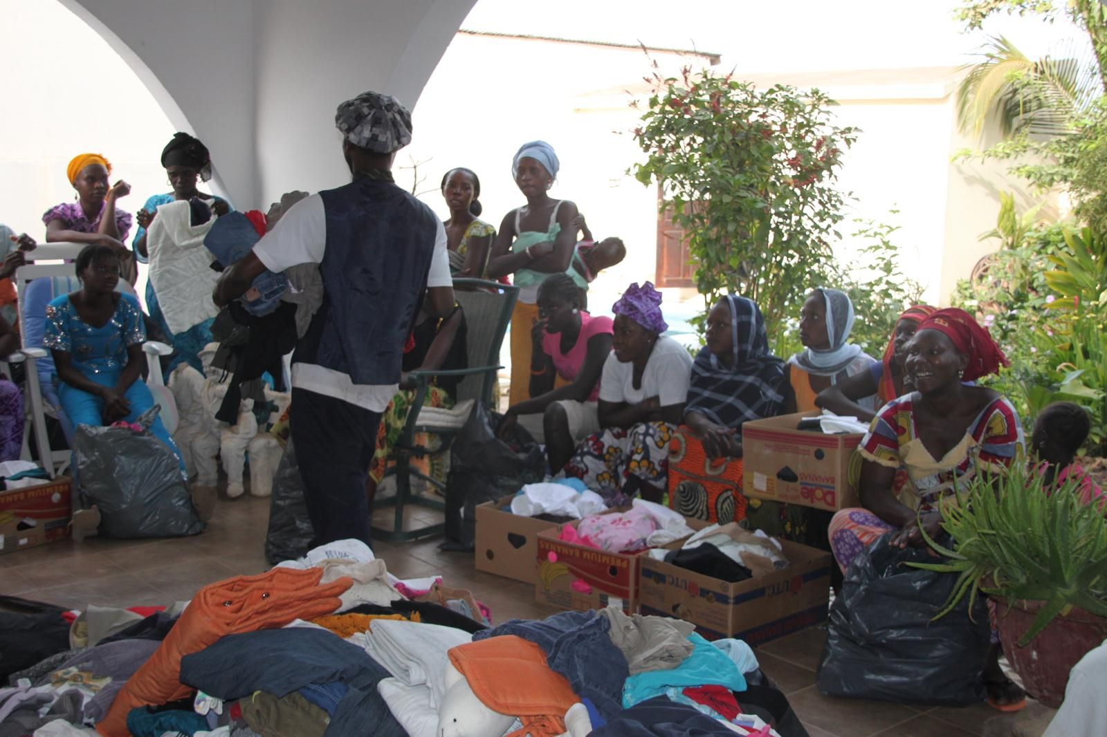 Uitdelen donaties 2011 - Foto 7