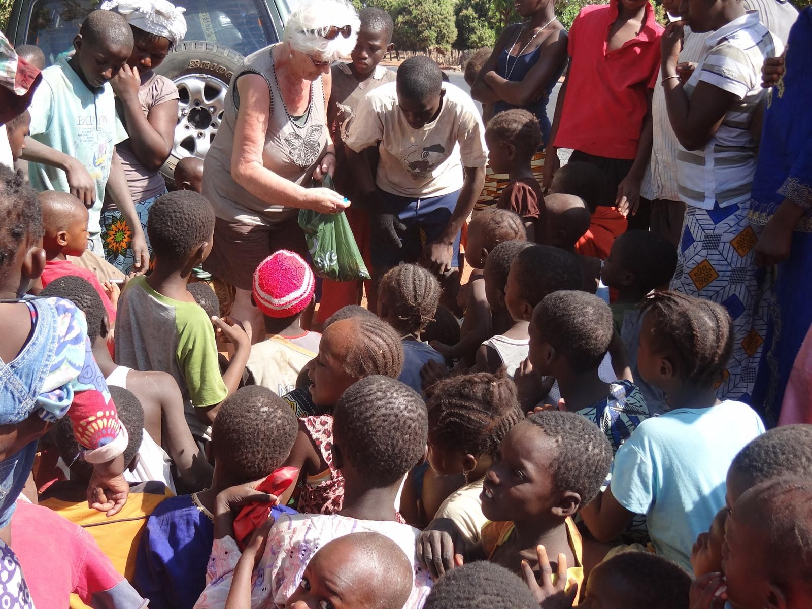 Uitdelen donaties 2011 - Foto 17