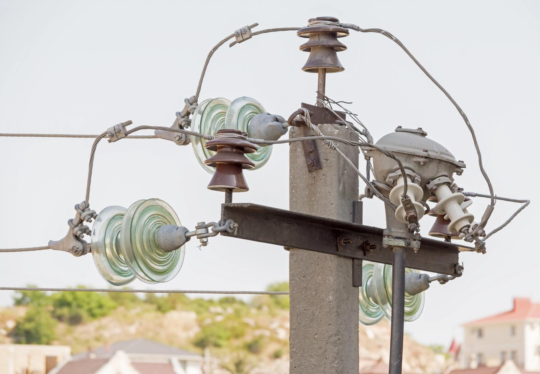 Legacy electricity distribution pole and insulators