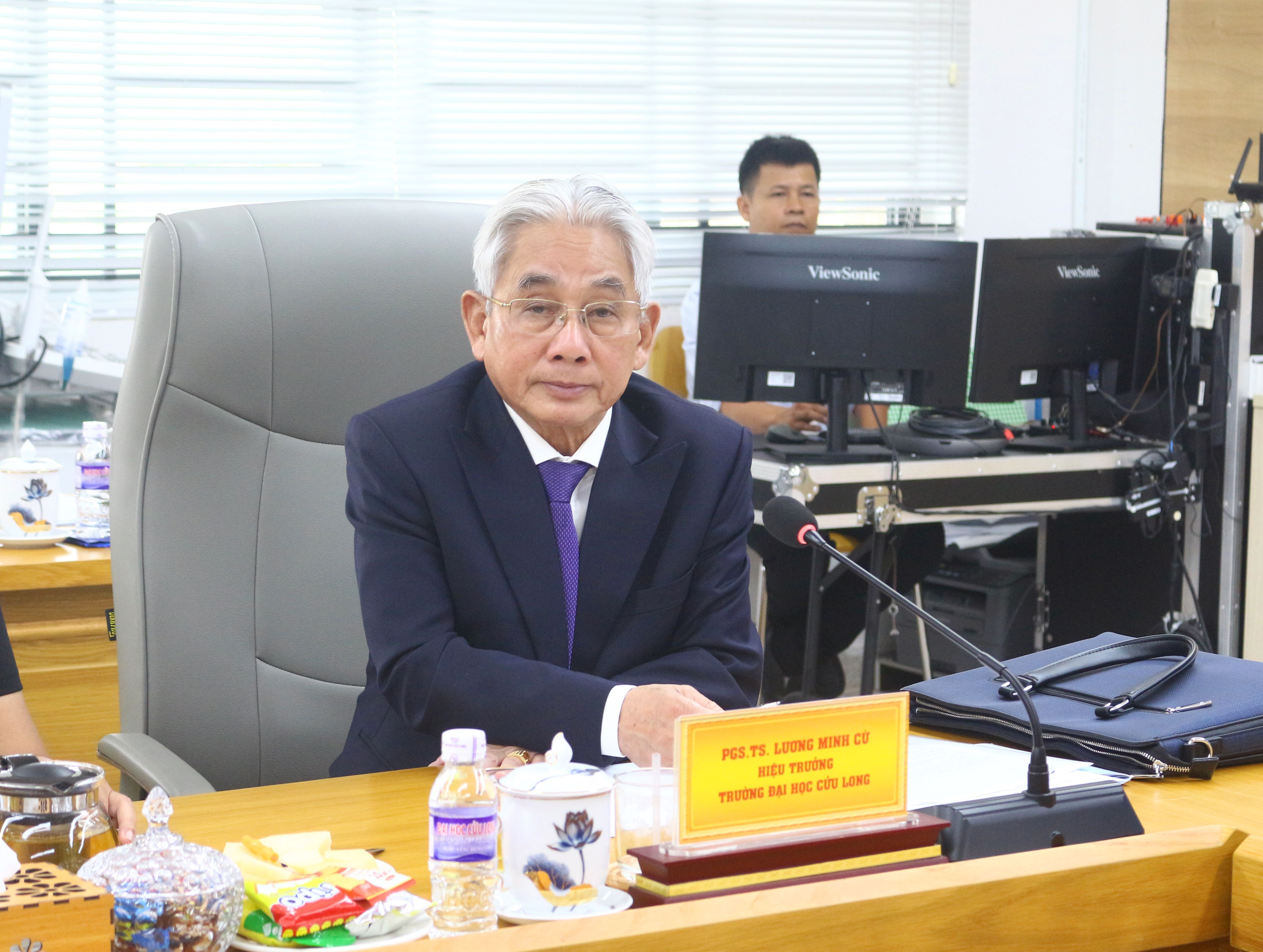 Assoc. Prof. Dr. Luong Minh Cu, Rector of Mekong University, addressing the delegation