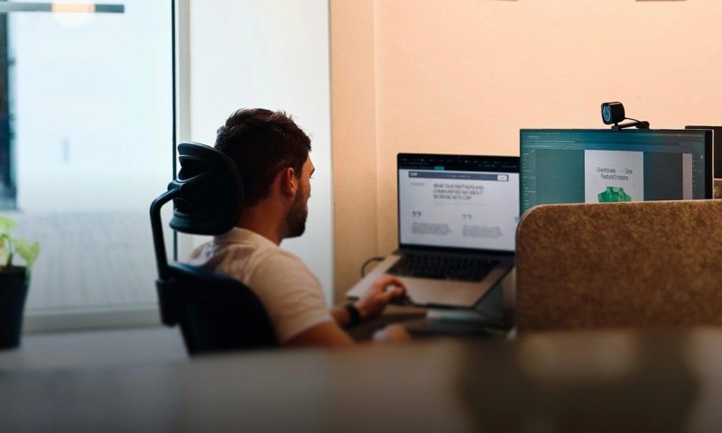 A look behind the scenes of working at INSYNC