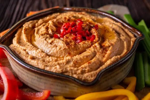Starter: Roasted Red Pepper Houmous with Pita & Veggies