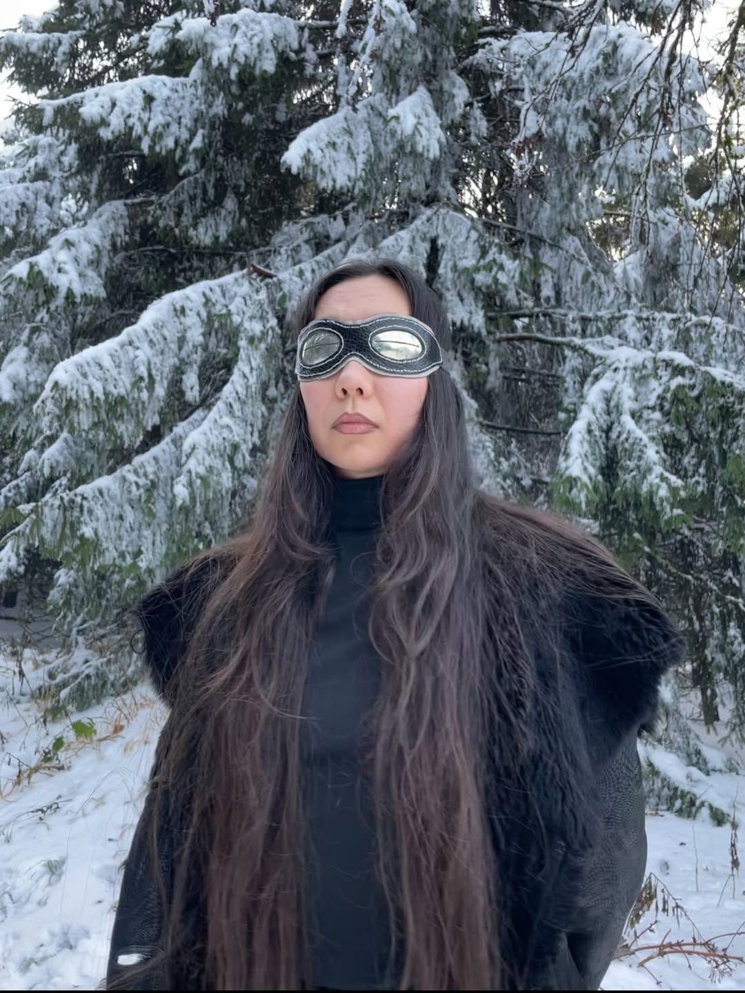 Silver Snow Goggles — Black & Grey Edition