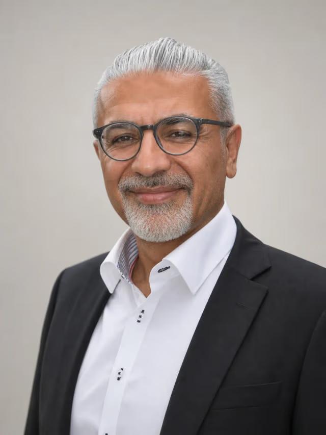 Portraitfoto von Samuel Uz, CEO, Swiss Direkt Energie AG