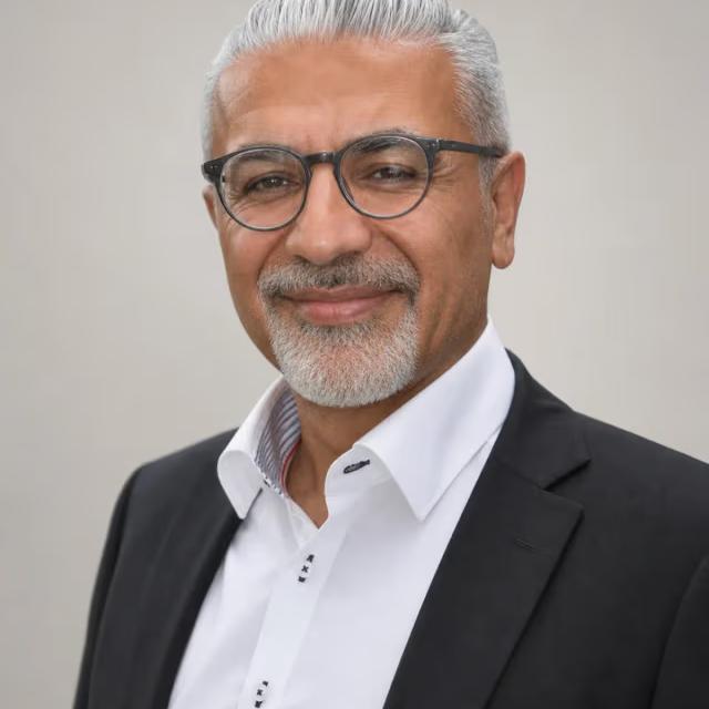Portraitfoto von Samuel Uz, CEO, Swiss Direkt Energie AG