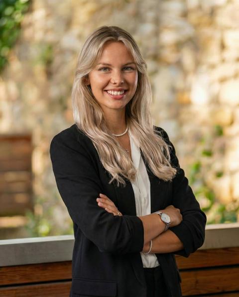 Portraitfoto von Fiona Schöpfer, Customer Success Manager bei Sajinth & Partner