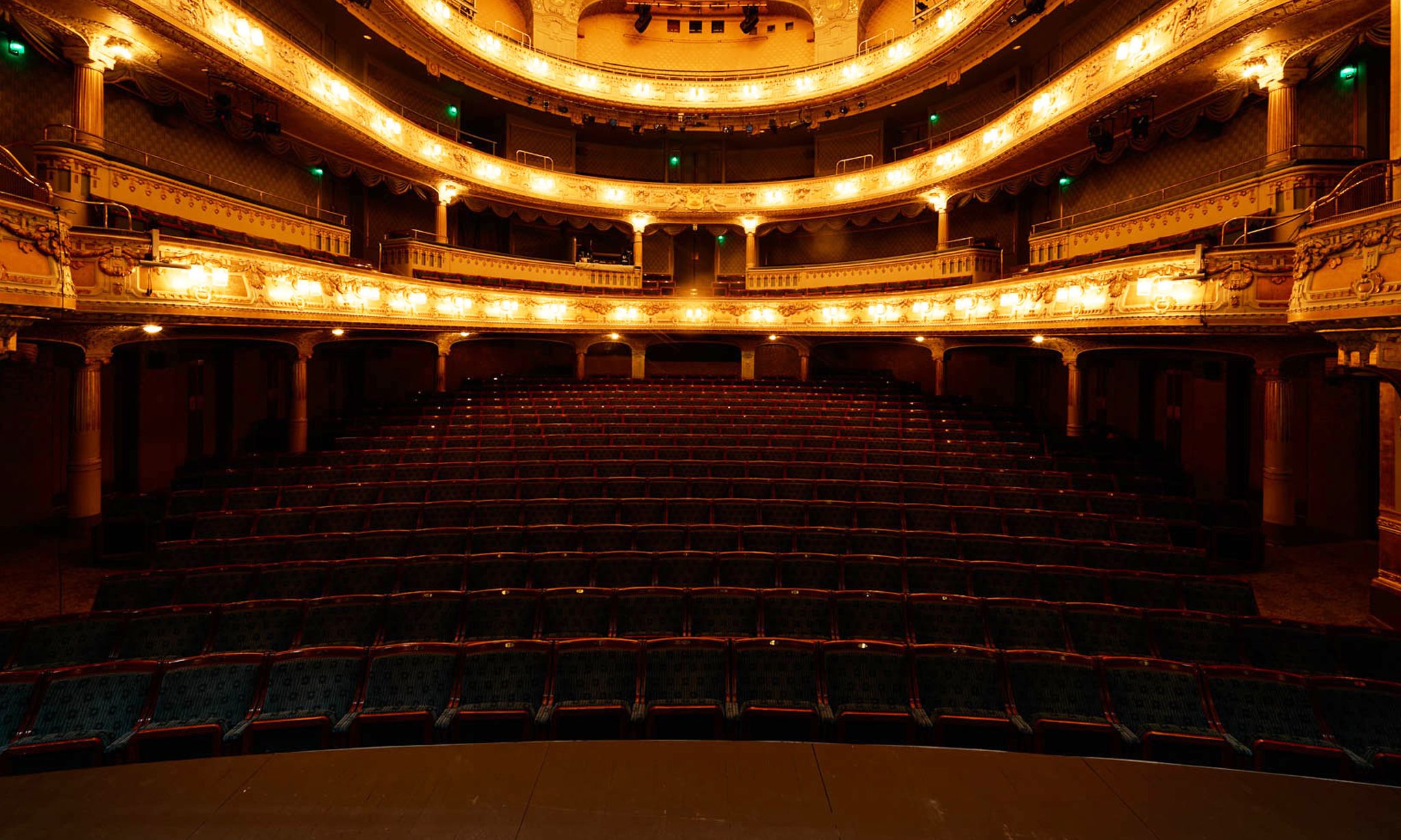 Hero Teaterbesökare