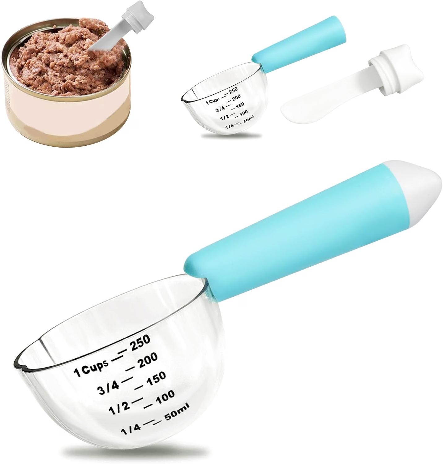 Una cuchara medidora de 1 taza diseñada para ayudarle a medir porciones consistentes de alimento seco o húmedo para su perro o gato. Cuenta con marcas de medición fáciles de leer y un mango largo para facilitar la alimentación.