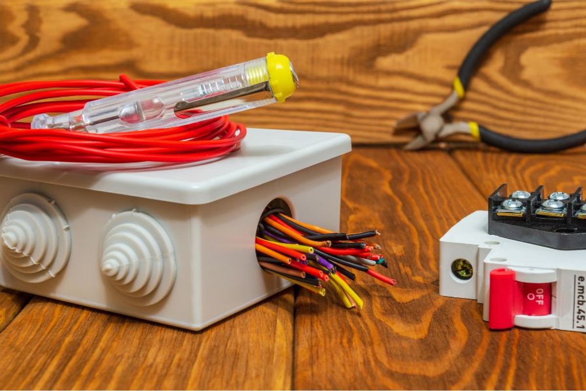 So sánh cáp điều khiển công nghiệp và cáp điện dân dụng