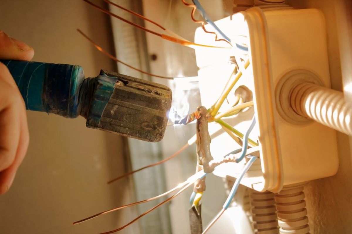 Cáp hàn khác gì so với cáp điện thông thường?