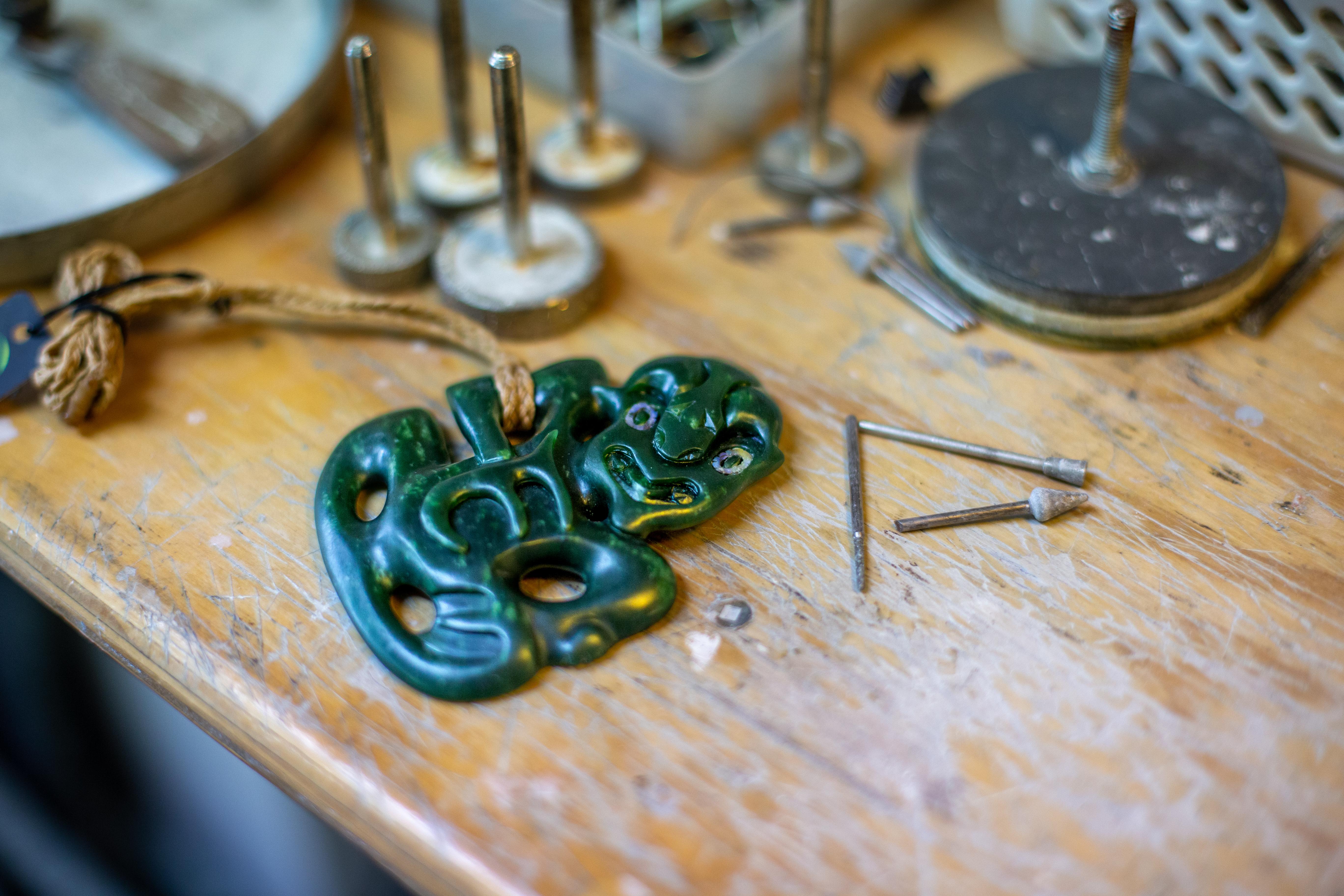 Hei Tiki on workbench