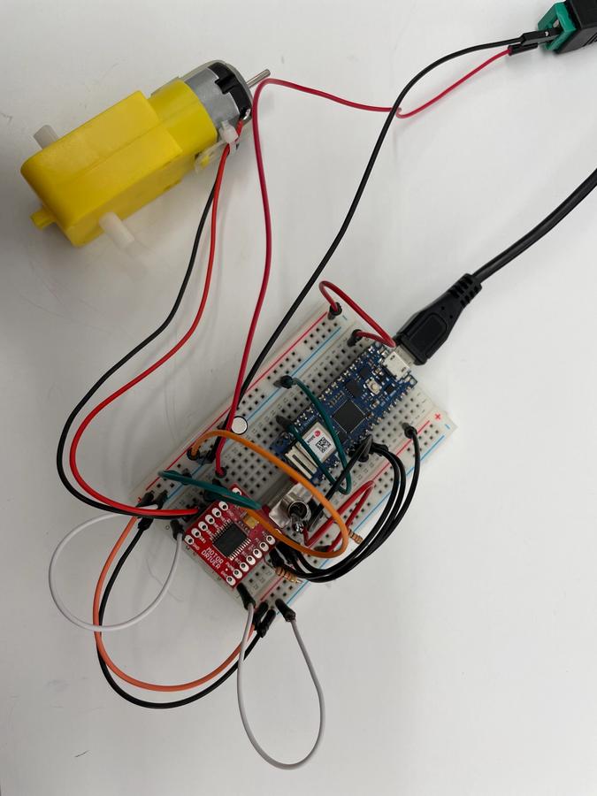 Arduino breadboard connected to a 4.5V DC motor and a H-bridge