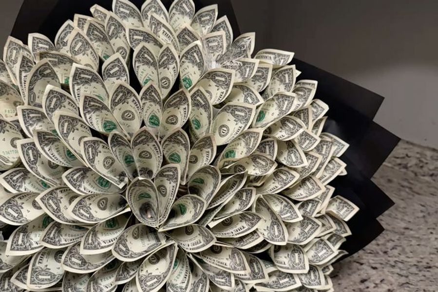 Banknote Bouquets Could Land You in Jail: Kenya’s Warning as Valentine’s Money Displays Go Viral