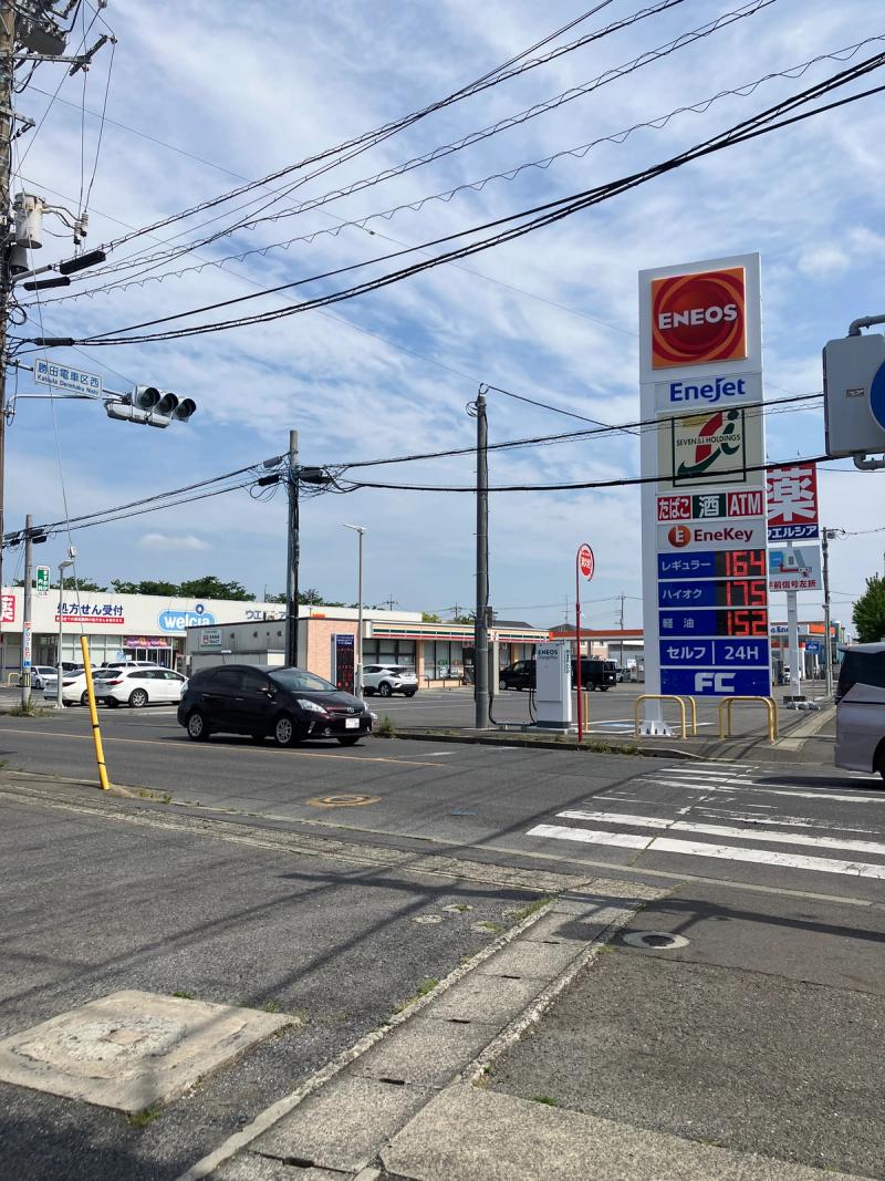 勝田電車区西交差点付近の幹線道路(ENEOS・セブンイレブン・ウエルシア)