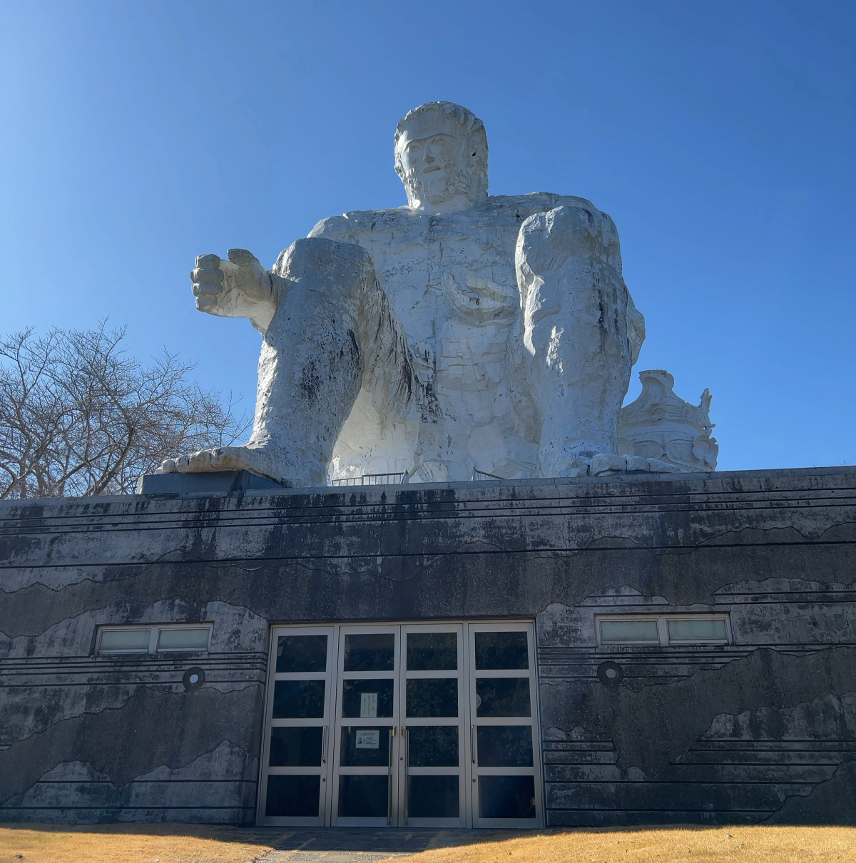 大串贝塚亲子公园｜巨型大达拉博像与绳文遗址【水户市】