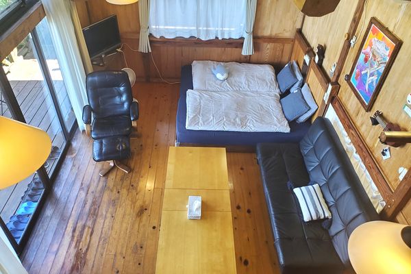 ゲストハウス結