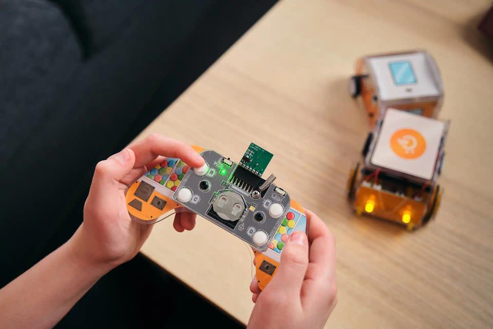 A person controlling CircuitMess Planck with a controller