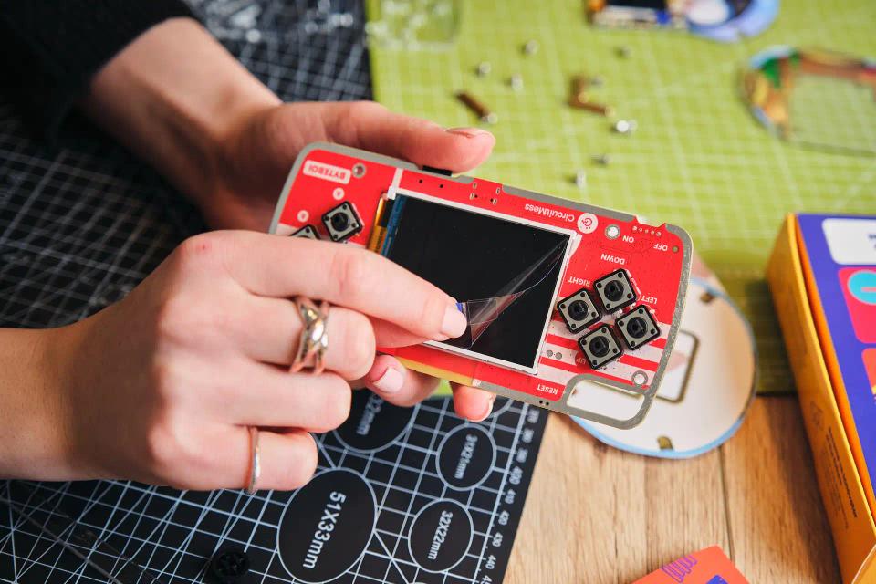 A person assembling CircuitMess ByteBoi