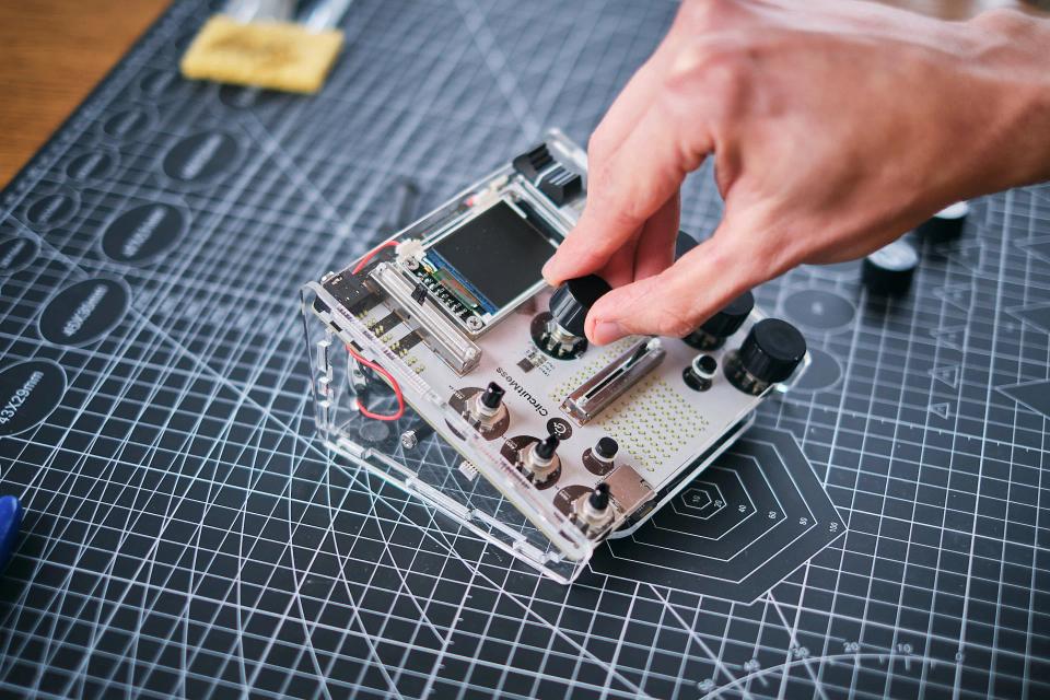 A person assembling CircuitMess Jay-D