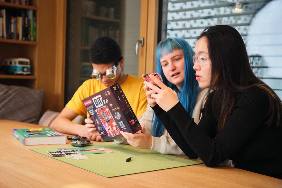 A group of people assembling CircuitMess Bit