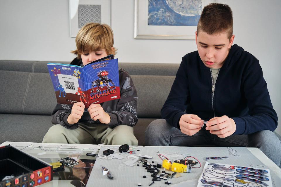 Two boys reading CircuitMess Charlie instructions
