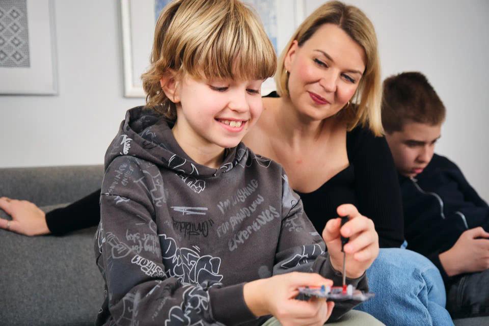 A group of people assembling CircuitMess Bit