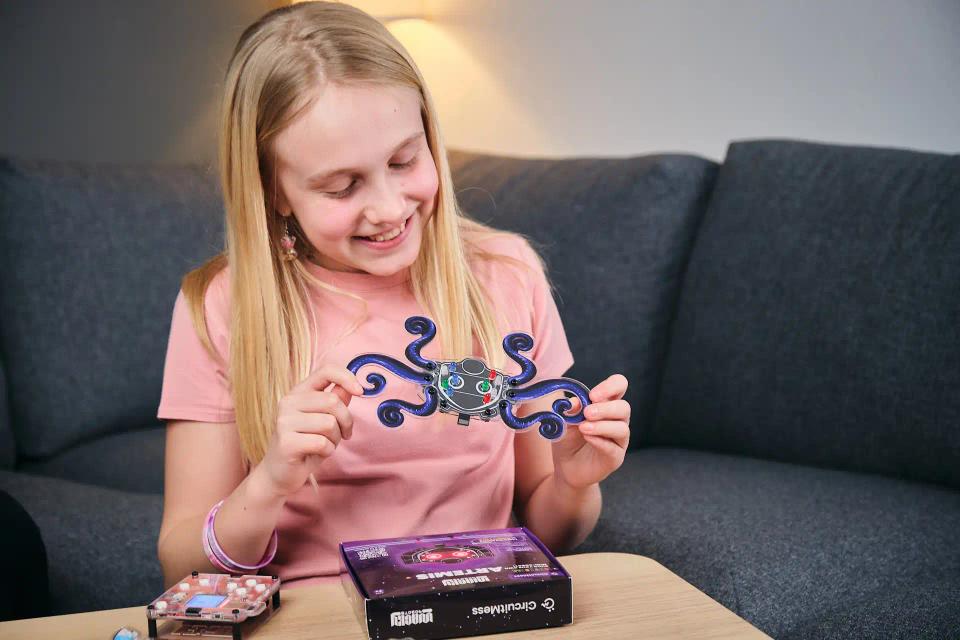 A girl assembling her own Artemis