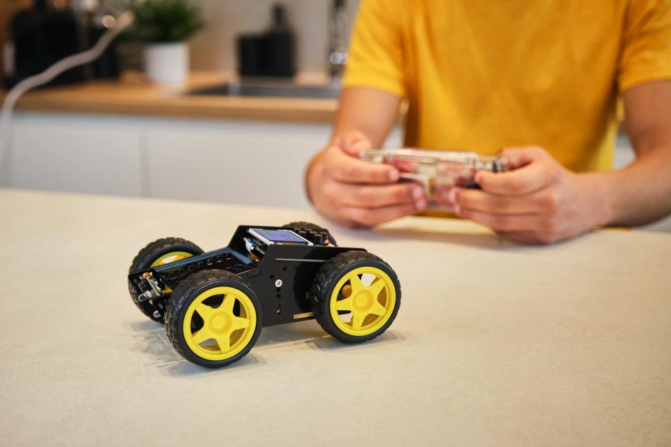 A person controlling CircuitMess Wheelson with ByteBoi