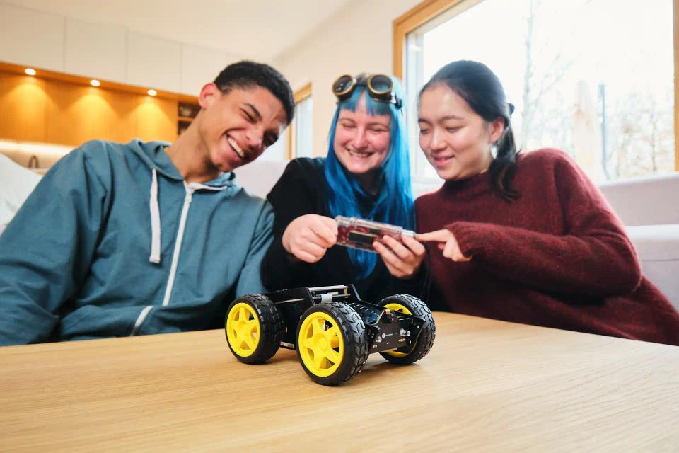 A group of people controlling CircuitMess Wheelson with ByteBoi