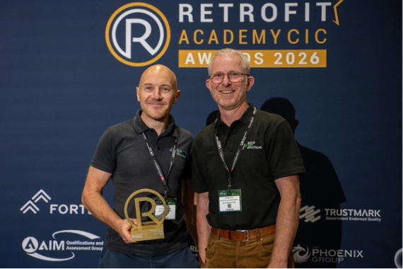luke and michael from bts collecting the product of the year award 2026 for heat3d