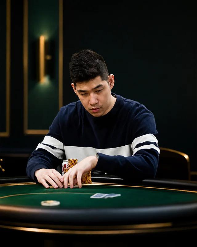 Gary Cheng playing live poker