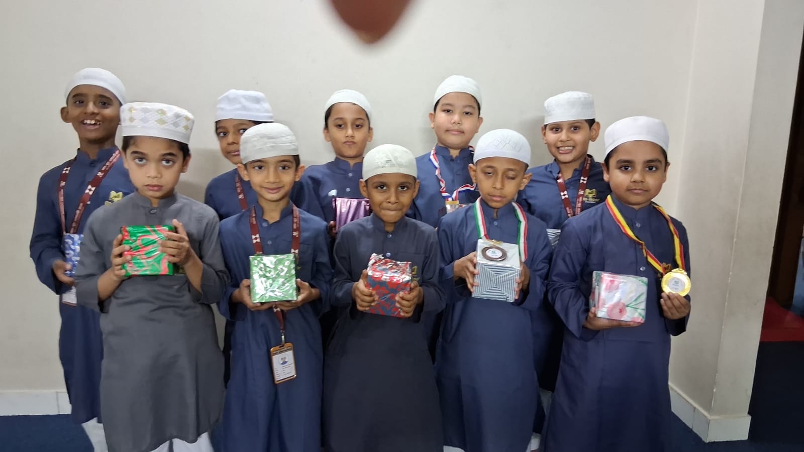 মেধাবী শিক্ষার্থীদের সম্মাননা