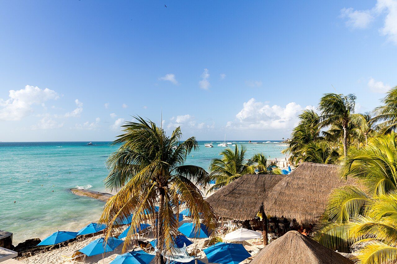 Fotografía real de la costa de Isla Mujeres, usada como imagen de contexto para FrankyTOURS