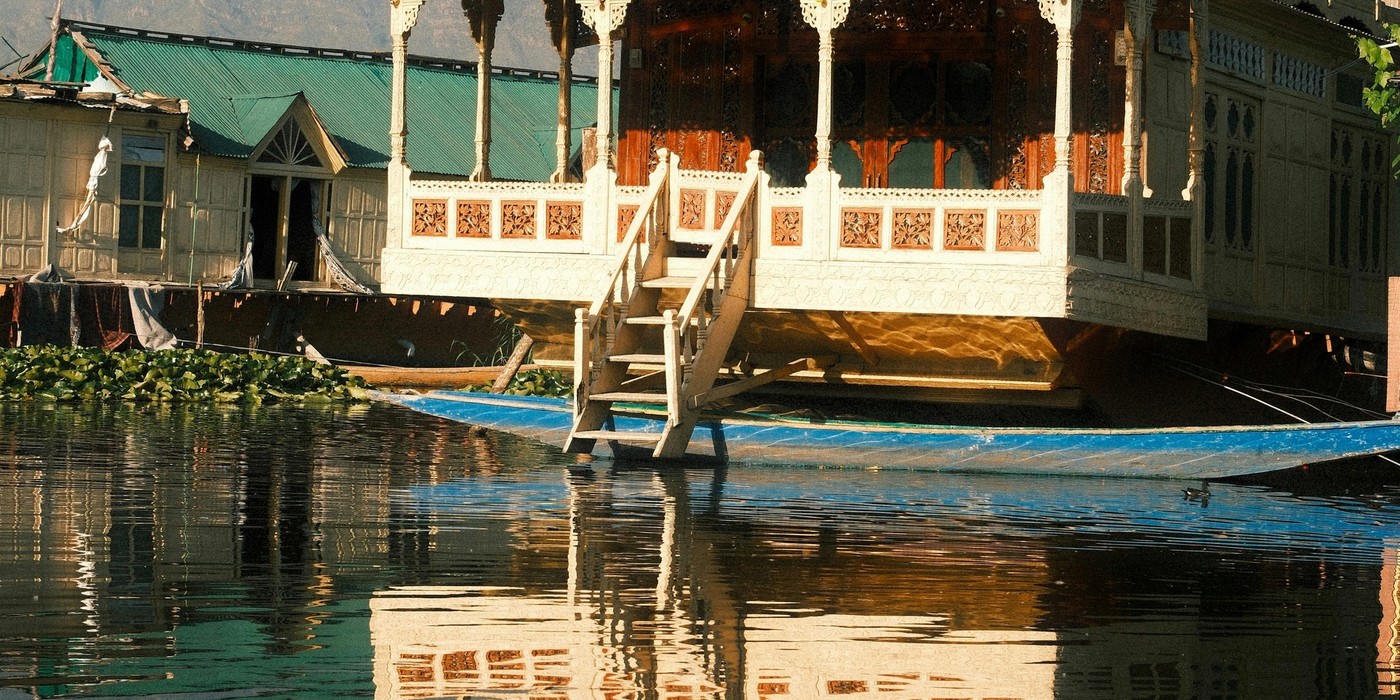 Romantic honeymoon houseboat stay with room decoration on Dal Lake Srinagar
