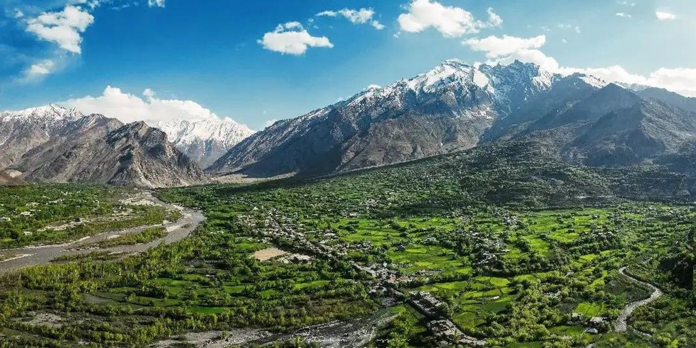 Sankoo Valley green fields and mountains near Kargil