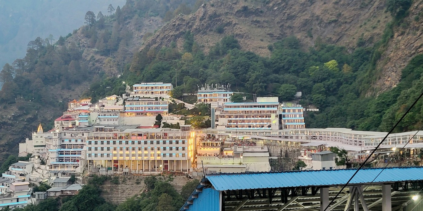 Vaishno Devi with Kashmir tour package covering Katra Srinagar Gulmarg Pahalgam and Sonmarg