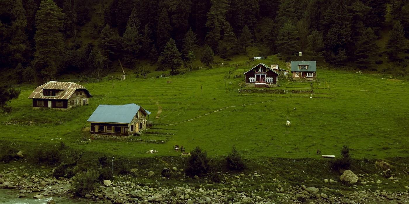 Scenic Pahalgam hotel stay beside mountains and Lidder River Kashmir