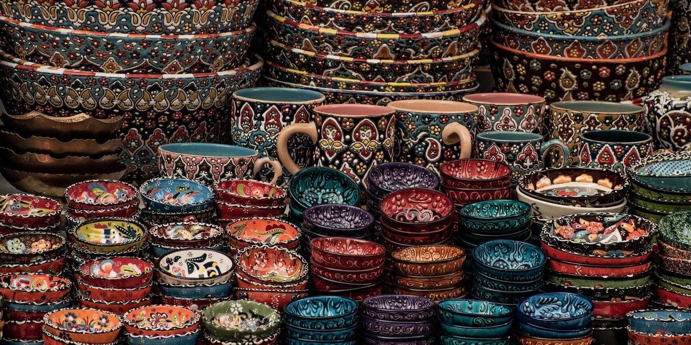 Shopping for Kashmiri handicrafts and souvenirs in Srinagar