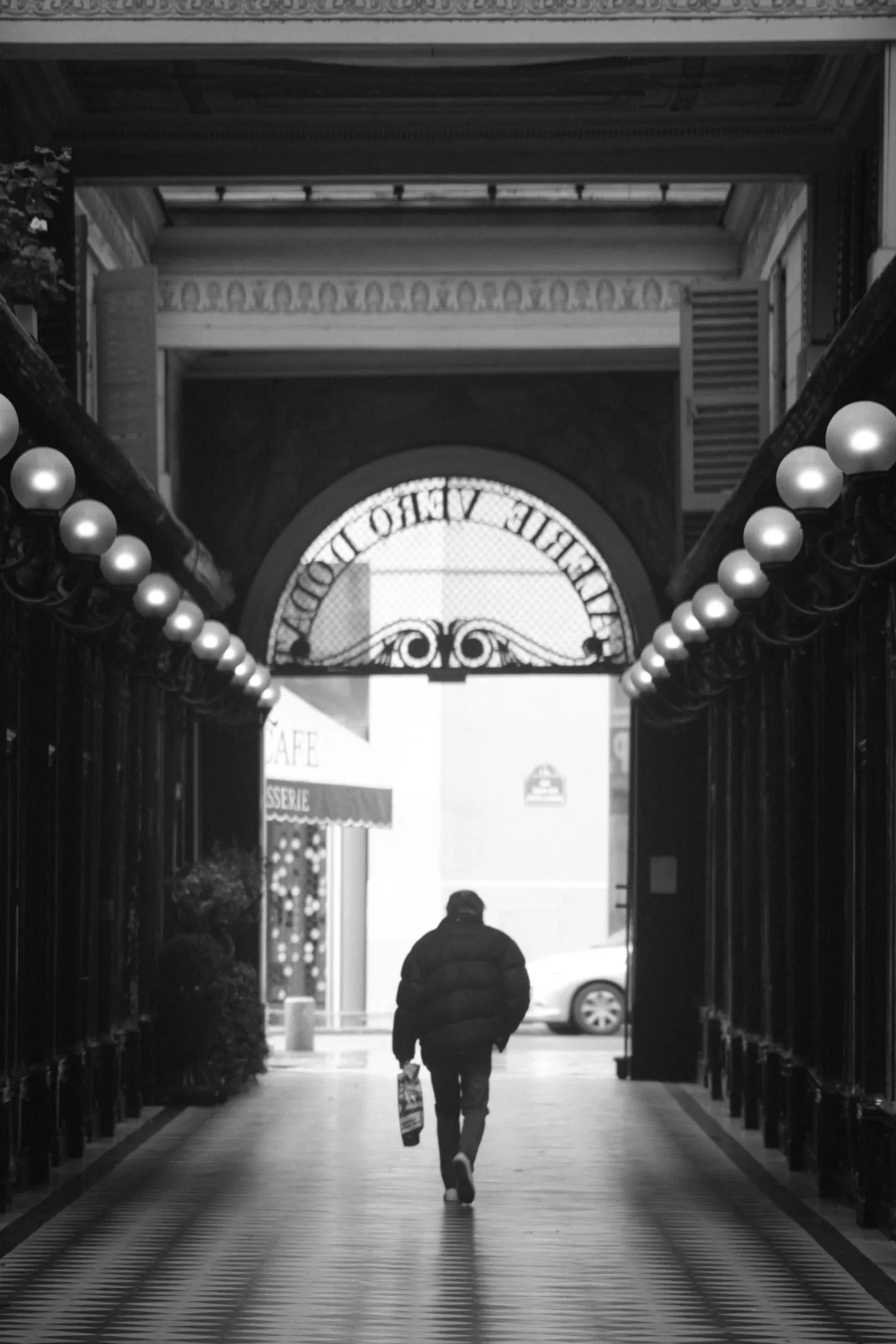 Path to the light - Galerie Véro-Dodat