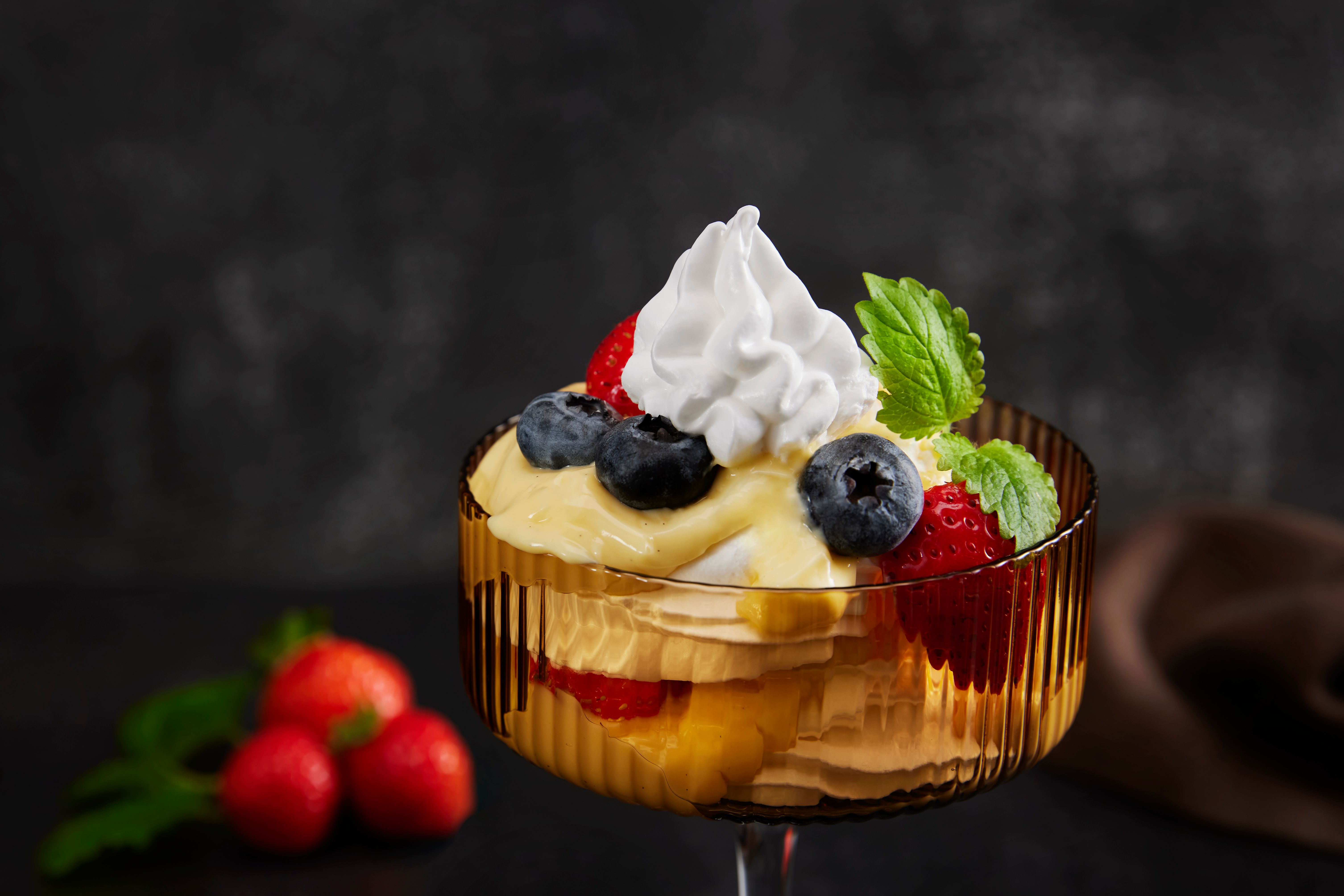 Pavlova dessert