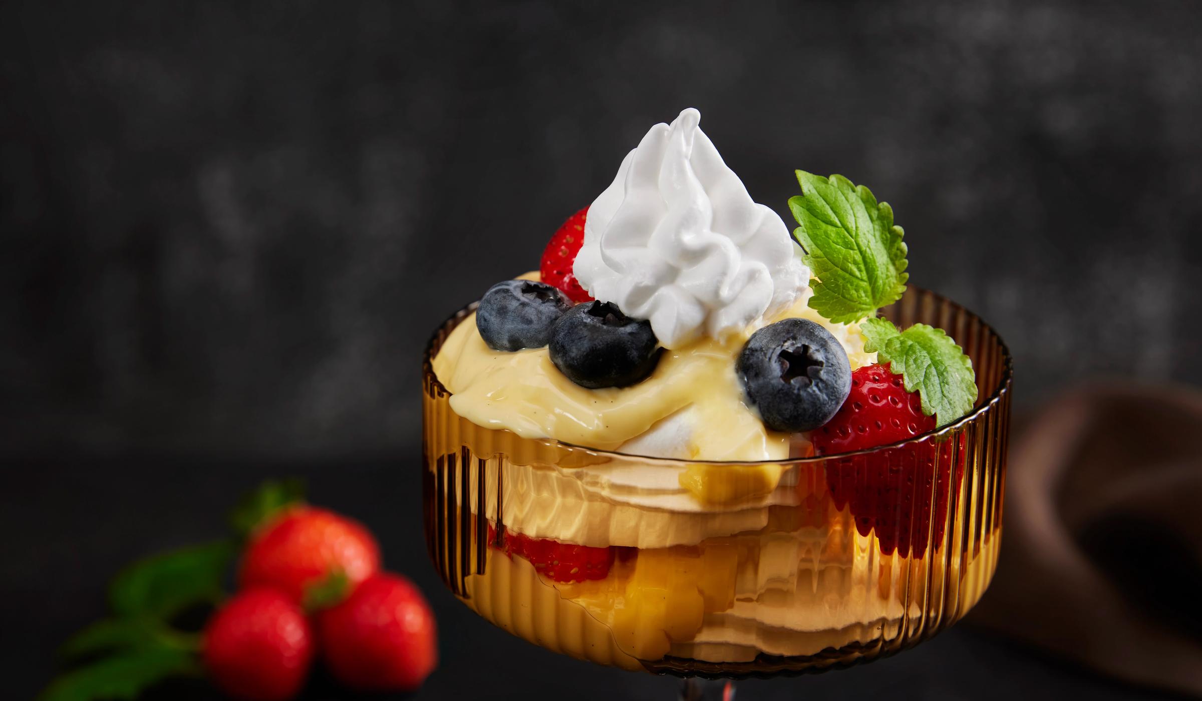 Pavlova dessert