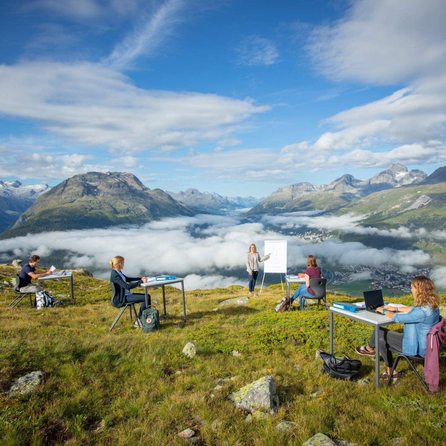 Digital Learning hoch2 und Sidekick Larissa als Dozentin an der Höheren Fachschule für Tourismus Graubünden