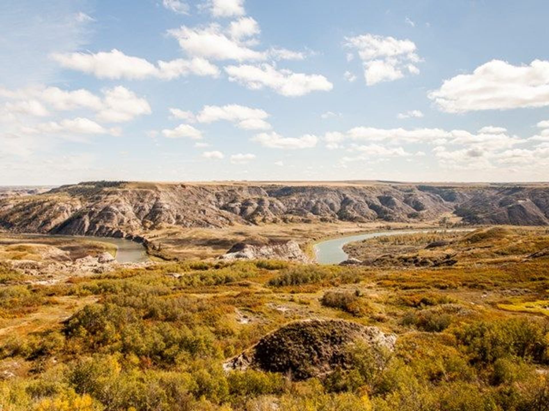 A scenic view of Dry Island Buffalo Jump Provincial Park.