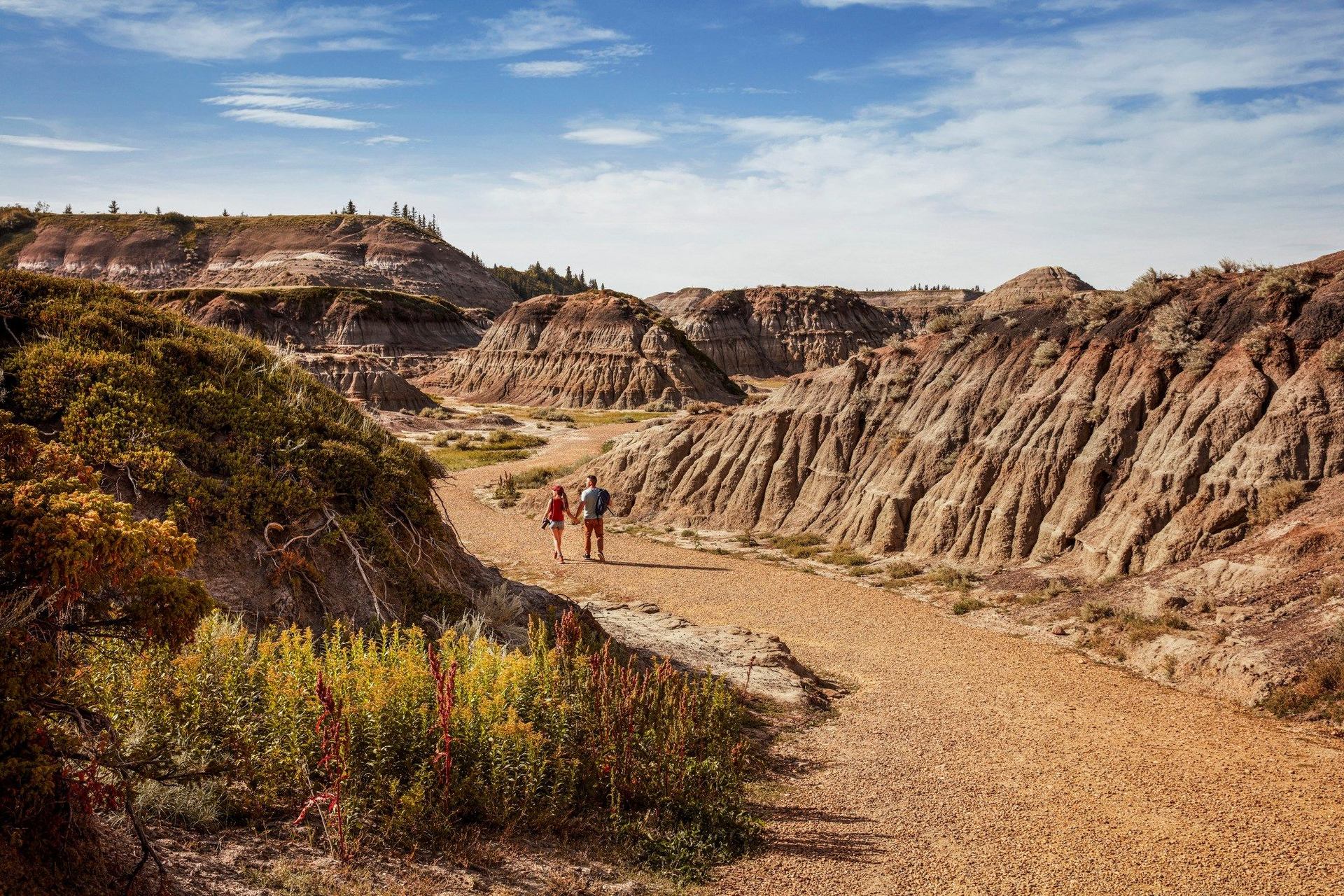 Couple walking along the trails in Horseshoe Canyon.